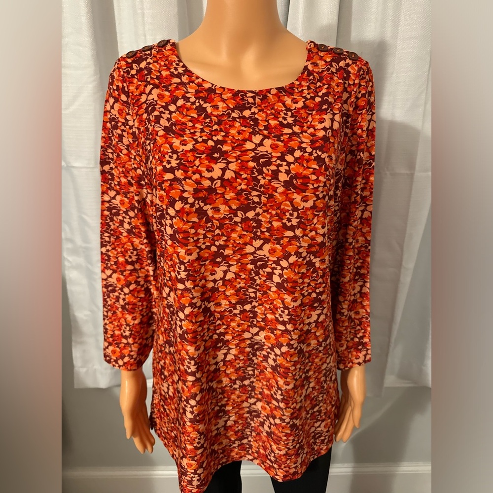 Pretty Briggs size M orange red floral 3/4 sleeve button accent shirt tunic new